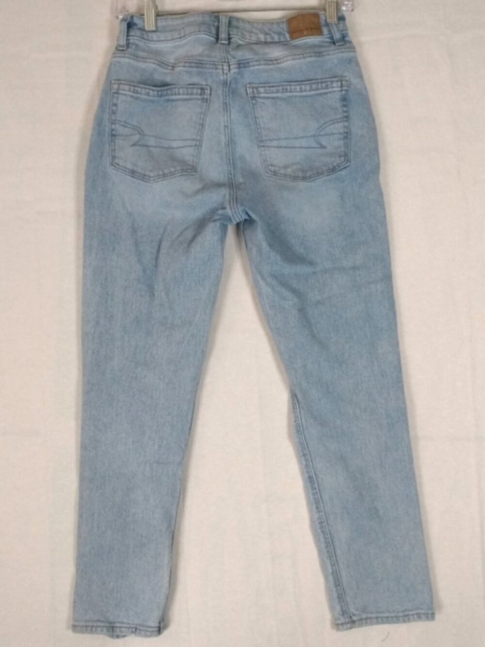 American Eagle Mom Jean Womens 2 Short Light Wash Strigid Denim Mid Rise Jeans